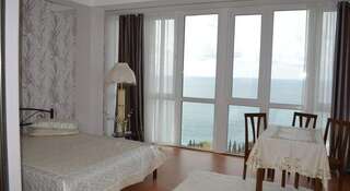 Гостиница Guest House Azhur Гаспра Апартаменты с видом на море-1